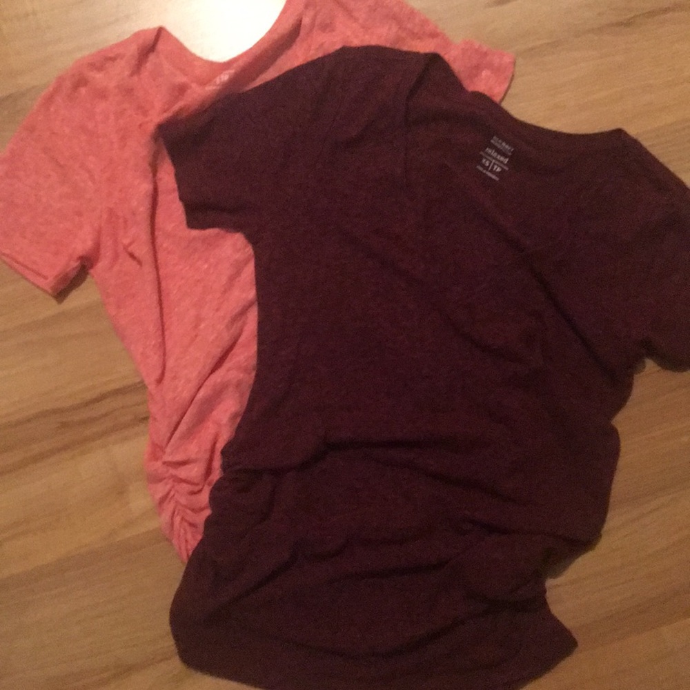 2 Maternity old navy relaxed T-shirts, extra small